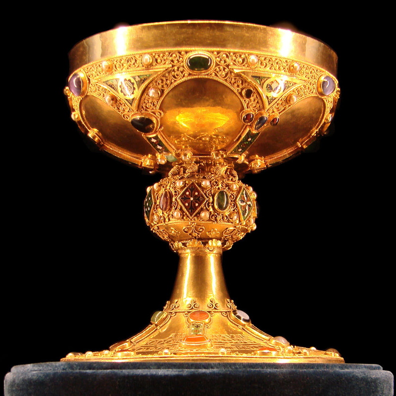 no people, vessel, close-up, Golden, 480P, studio shot, indoors, single Object, golden chalice, shiny, still life, photos, art and craft, public domain
