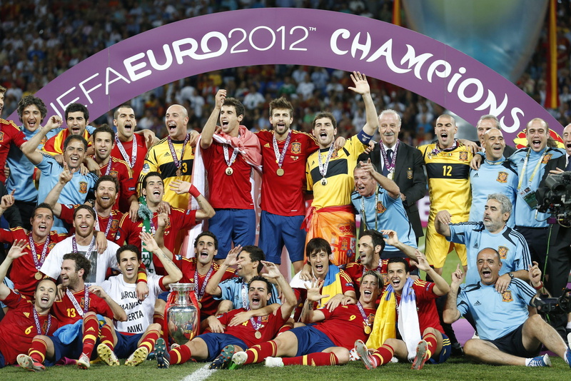 communication, men, large group of people, group of people, human representation, Cazorla, adult, Euro 2012, photo, euro, real people, sport, Jesus Navas