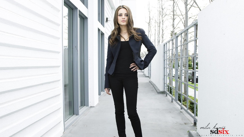 young women, clothing, looking at camera, s, Mila Kunis, black, one person, shirt, day, warm clothing, hairstyle, architecture, outdoors, full length, young adult