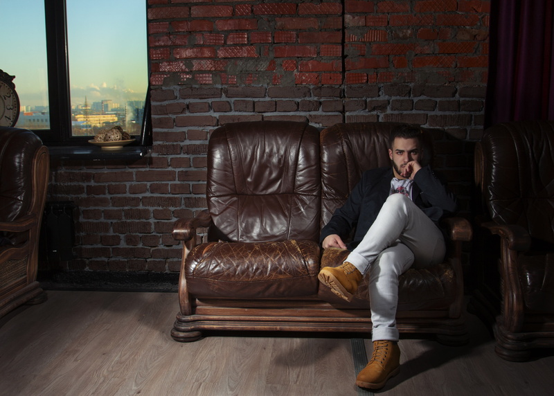 Hi-tech, 4K, male, beard, Millionaires, interior