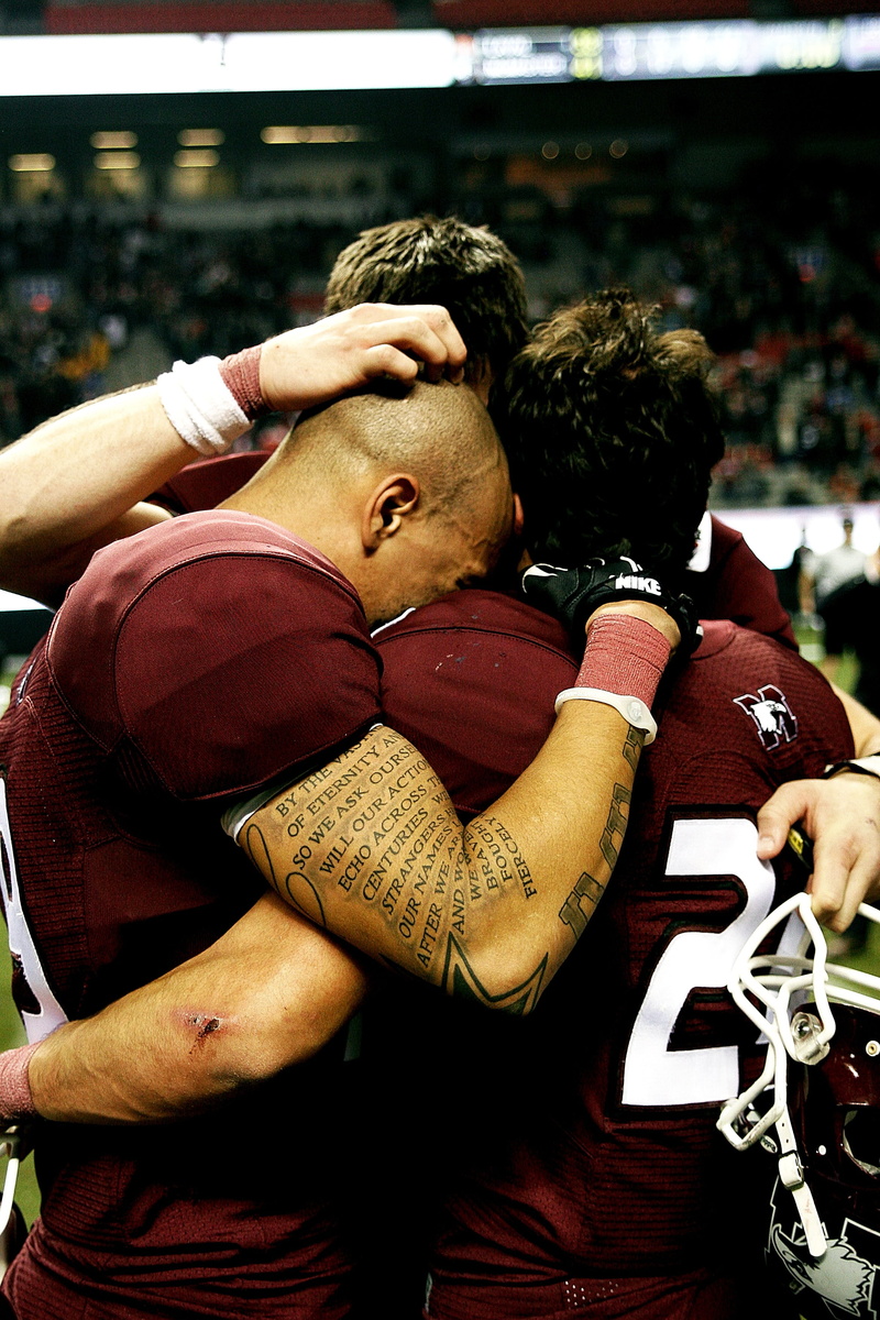 people, romance, sport, males, women, celebration, victory, lifestyles, champions, winners, team mates, american football, successful, 2K, real people