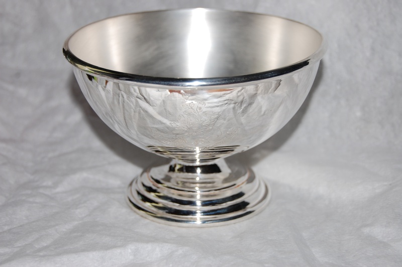 metal, freshness, household equipment, table, food, reflection, steel, crockery, no people, win, grey, glass - material, achievement, single object, 2K