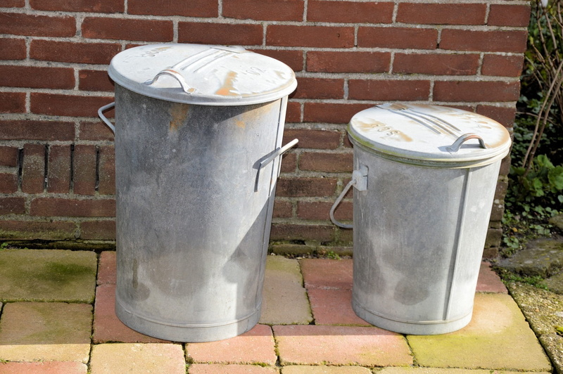 day, recycle, bucket, built structure, garbage, still life, 1080P, dirt, garbage can, dump, brick, no people, silver colored, brick wall, garbage bin