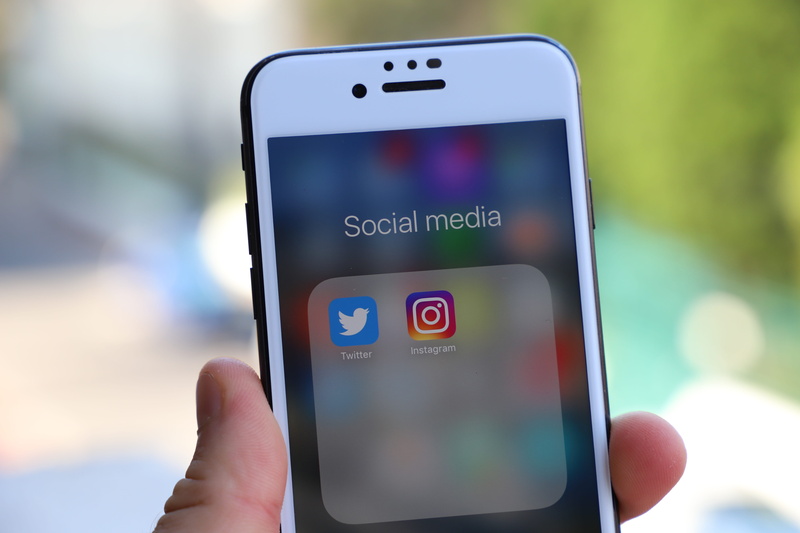 wireless technology, hand, connection, app, instagram, facebook, text messaging, phone, mobile phone, icon, social media, social, portability, iphone, communication