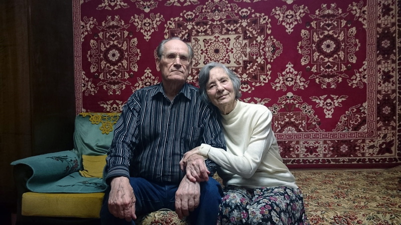 retired, men, family, happy, positive emotion, front view, smiling, healthy, older, aged, mature men, males, care, elderly, optimistic, natural, heterosexual couple