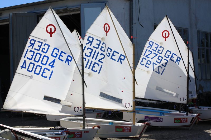 building, boats, text, transportation, flag, optimist, mode of transportation, nautical vessel, 4K, built structure, no people, sailing boats, building exterior