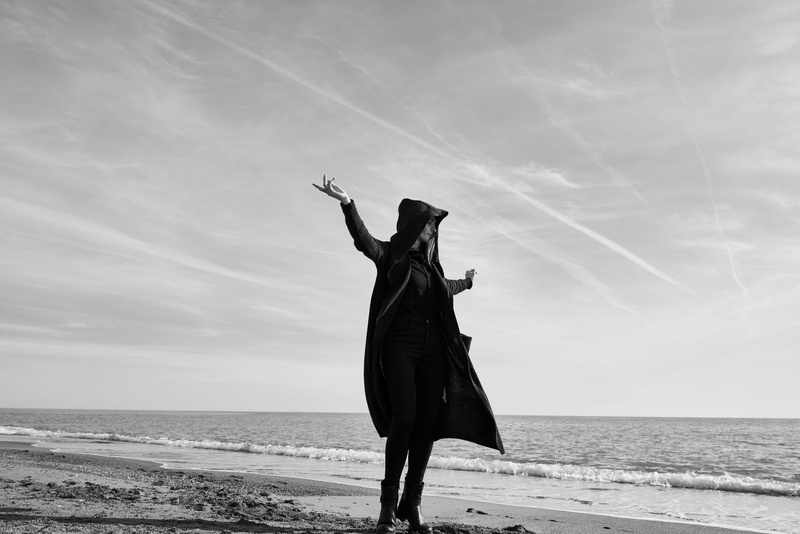 cloud - sky, marine, lifestyles, girl, one person, standing, creativity, ladies, sea, black and white, sanar, only, fashion, woman, black, water, day, horizon over water