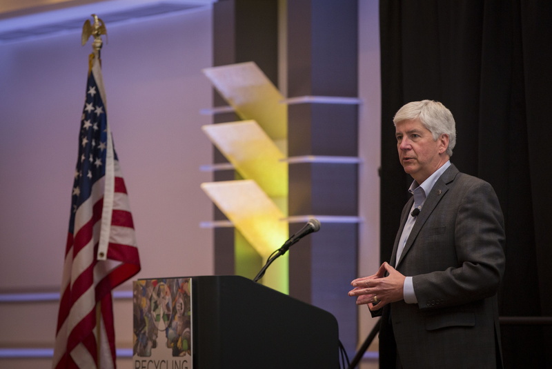 recycling, corporate business, democracy, suit, man, governor, flag, one person, well-dressed, adult, behind, government, michigan, men, speech, presentation