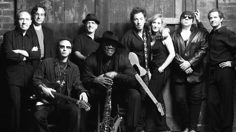rock stars, men, smiling, musician, guitar, young adult, people, 1080P, nightlife, group of people, young women, Bruce Springsteen, casual clothing, real people