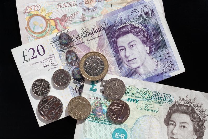 investments, queen of england, finance, wealth, bank, human representation, paying, cash and cash equivalents, coin, dollar sign, bank note, paper currency