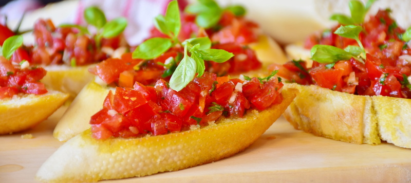 red, eat, toasts, slice, leaf, benefit from, preparation, gourmet, nutrition, starter, bread, food, herb, indoors, court, plate, snack, white bread, garlic