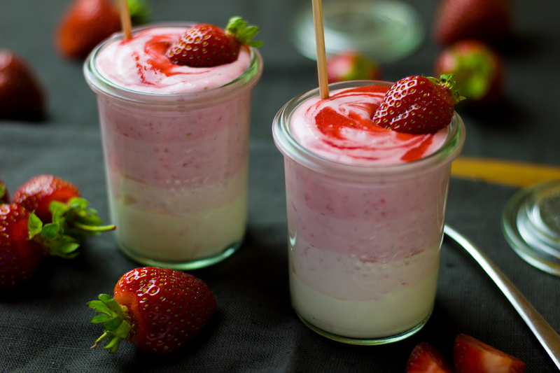 strawberries, dessert, cocktail, creams, blended drink, drink, 5K, dairy product, household equipment, drinking straw, season, refreshment, kitchen, fruit
