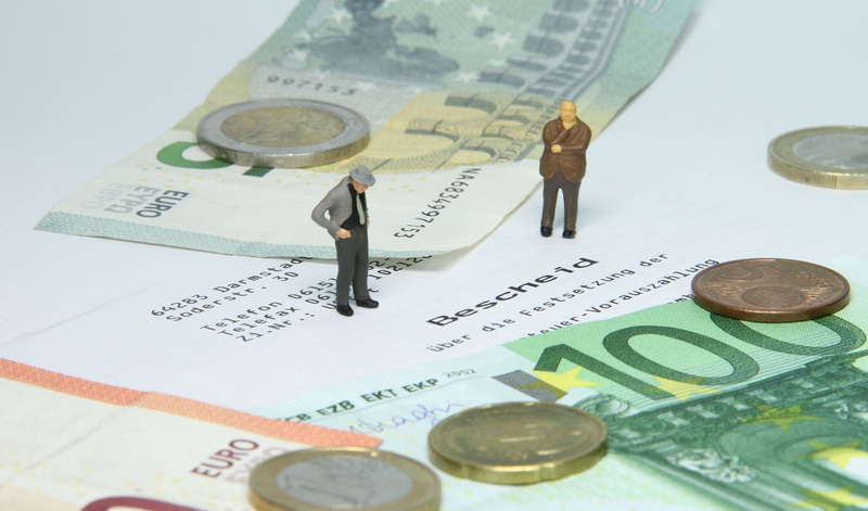 creative, indoors, finance, euro, repayment, model construction figure, miniature figure, business, paper currency, miniature, law, vat, still life, money syringe