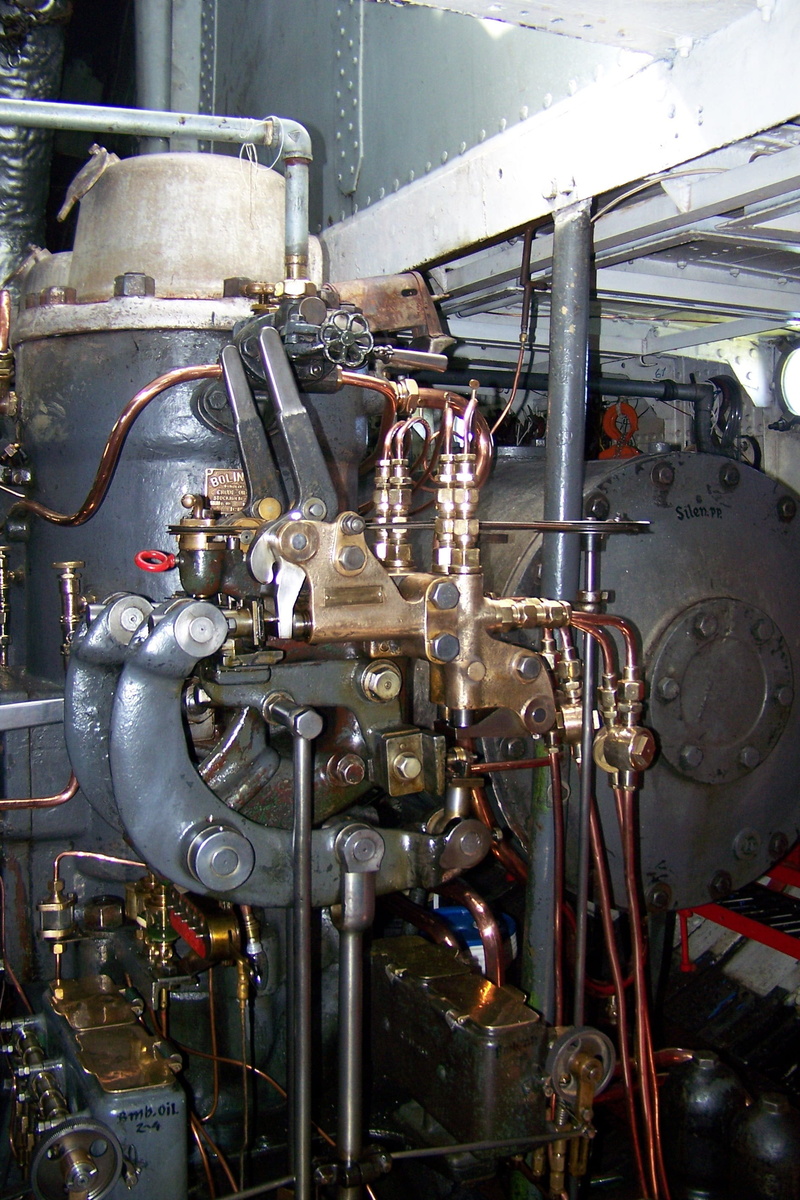 indoors, steel, fuel and power generation, part, factory, metal industry, engine, business, metal, transmission, gear, day, repair, 2K, complexity, equipment