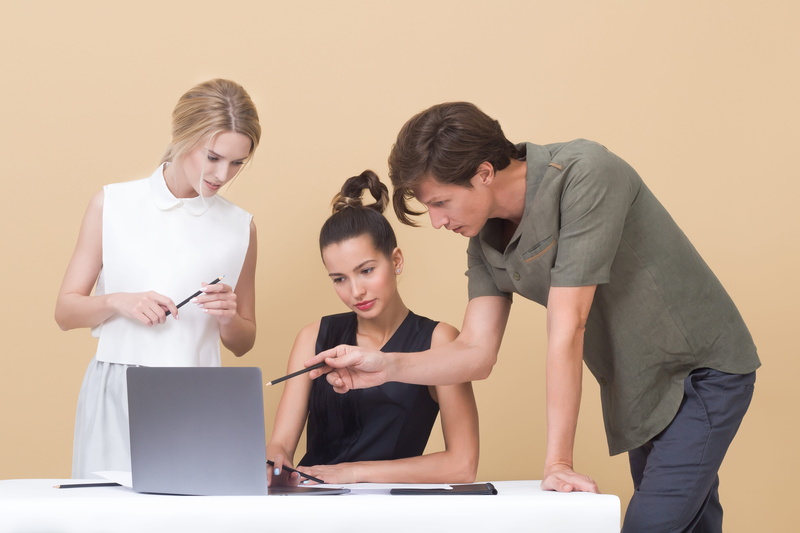 project, occupation, table, meeting, coworker, discussion, women, young women, graphic design, technology, business person, communication, business, businesswoman