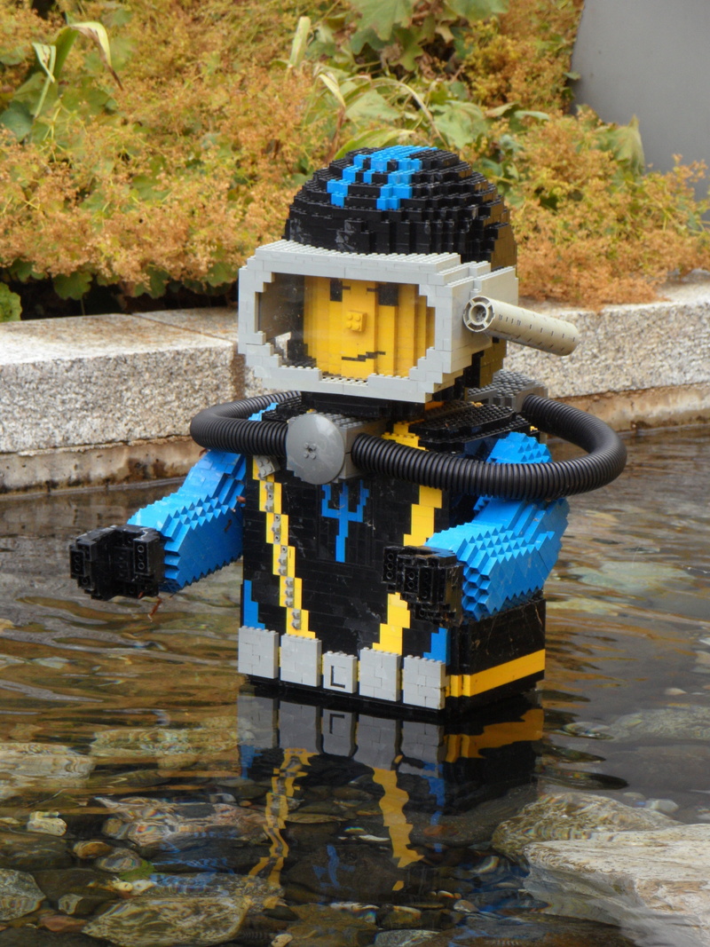 outdoors, children, sculpture, safety, people, protection, full length, legoland, divers, day, built, theme park, männle, 4K, work helmet, minifig, water