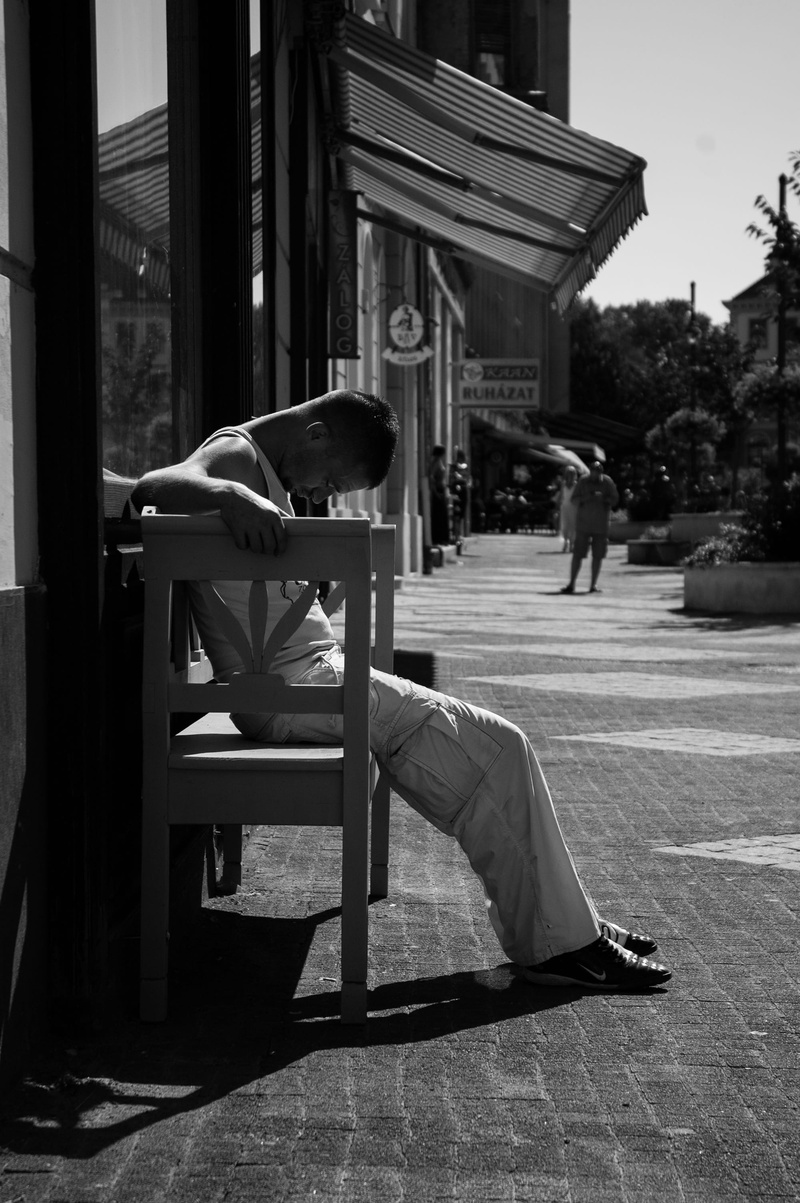 sitting, mens, women, building exterior, girls, seat, casual clothing, lifestyles, nature, built structure, sunlight, architecture, outdoor, city, outdoors