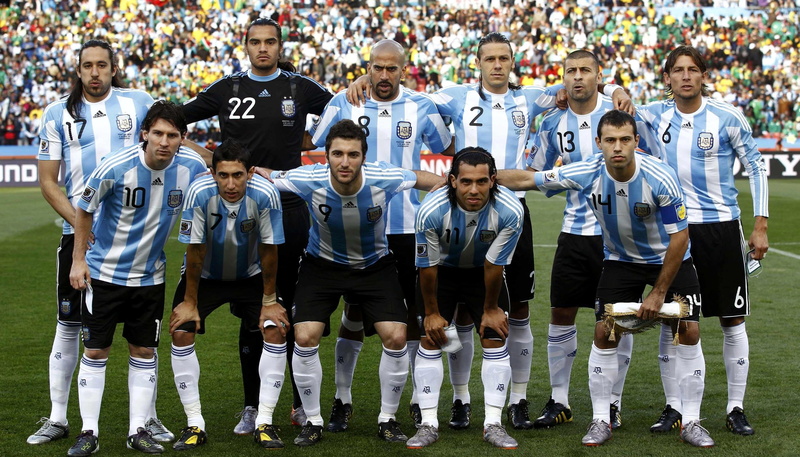uniform, competitive Sport, outdoors, Lawn, looking at camera, multi-Ethnic Group, caucasian Ethnicity, boys, Sport, teenage boys, athlete, Fifa, crowd