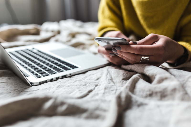 human Hand, caucasian Ethnicity, caucasian, communication, computer, people, domestic room, e-Mail, girl, 5K, males, typing, adult, table, home Interior