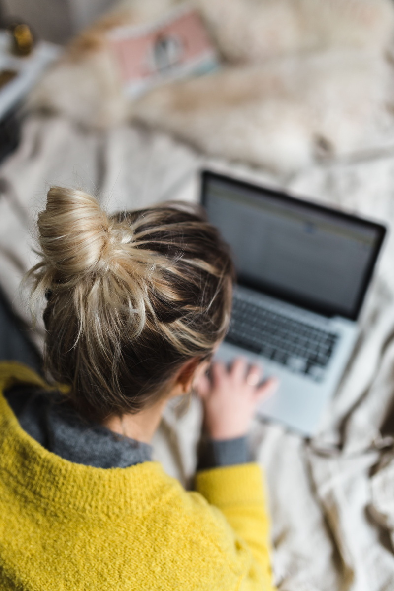 connection, comfy, blond Hair, adult, portrait, ombre hair, 5K, laptop, blonde, leisure activity, real people, selective focus, caucasian, one Person