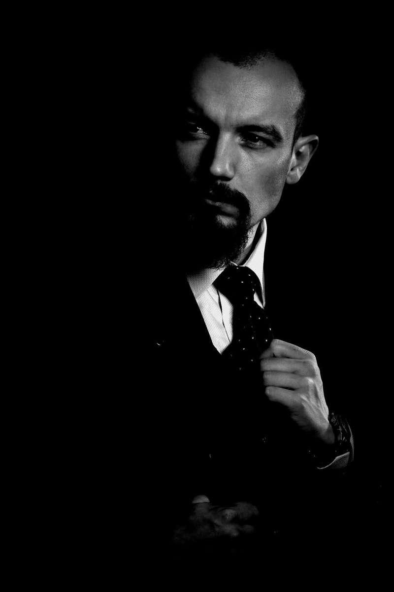 influence, studio shot, black And White, warning sign, males, one Person, german, copy space, business, people, translation, communication, holding, philology