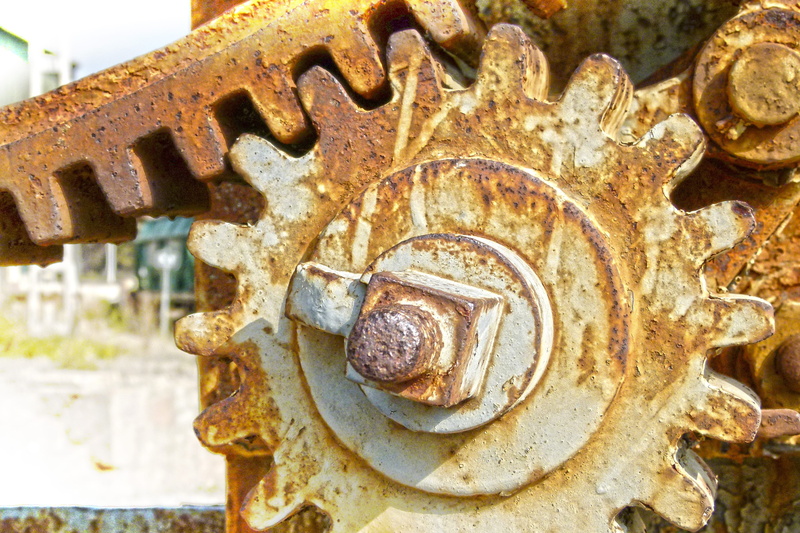 machinery, weathered, damaged, wheel, day, focus on foreground, abandoned, pattern, decline, deterioration, ruined, obsolete, 4K, outdoors, gear, machine