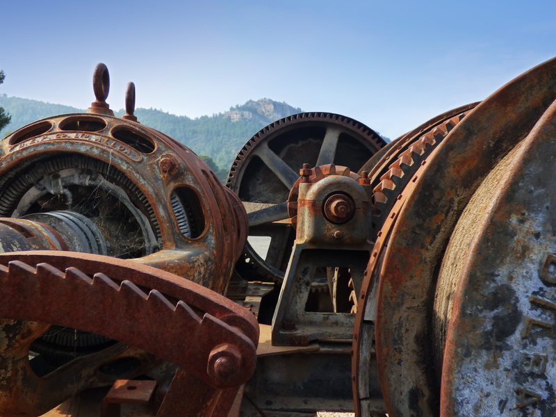 sky, land vehicle, antique, Mechanism, synergy, mode of transportation, day, old-fashioned, transportation, function, 4K, Machinery, old, damaged, deterioration