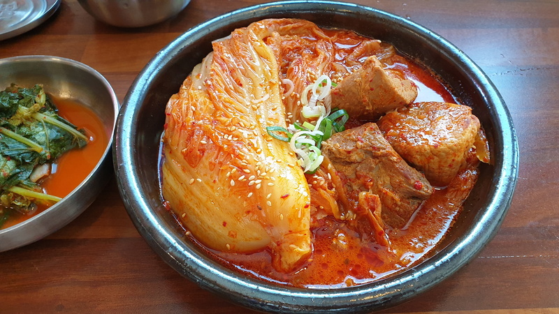 directly above, eat, baechu kimchi, ready-to-eat, pasta, delicious, garnish, indoors, japanese food, spicy, indulgence, bowl, meat, 4K, healthy eating
