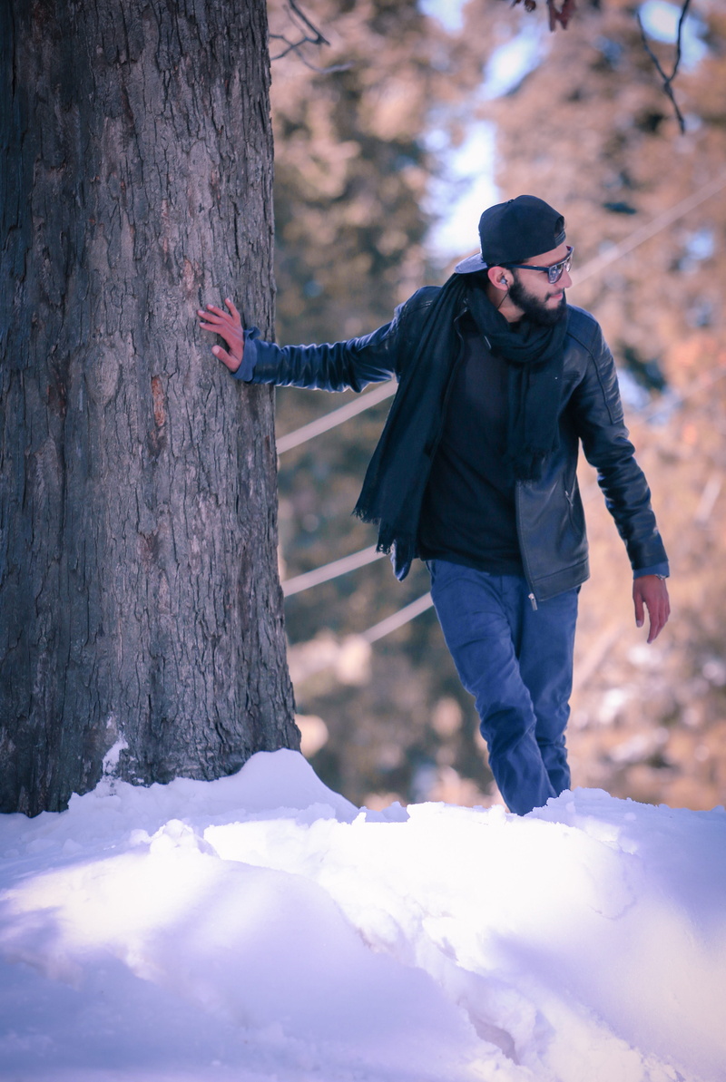 young, boys fashion, nature, winter, real people, color, shoes, male model, cold temperature, leisure activity, hair style, plant, style, look, attractive