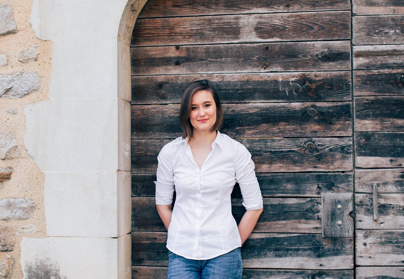 real people, corporate, office, looking at camera, young, standing, young adult, business, beautiful woman, business woman, businesswomen, hairstyle, woman
