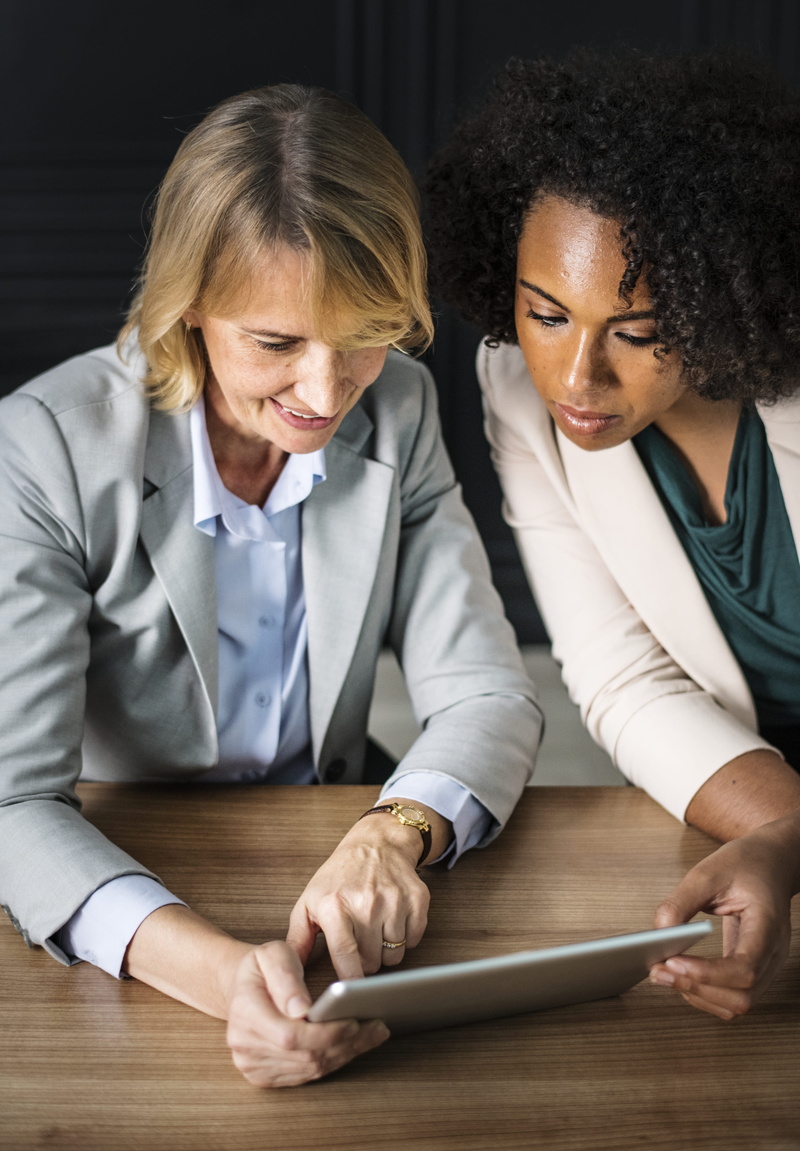 watching, colleagues, tablet, well-dressed, corporate, blonde, businesswoman, business person, diversity, adult, businesswomen, gray, business, 4K, presentation