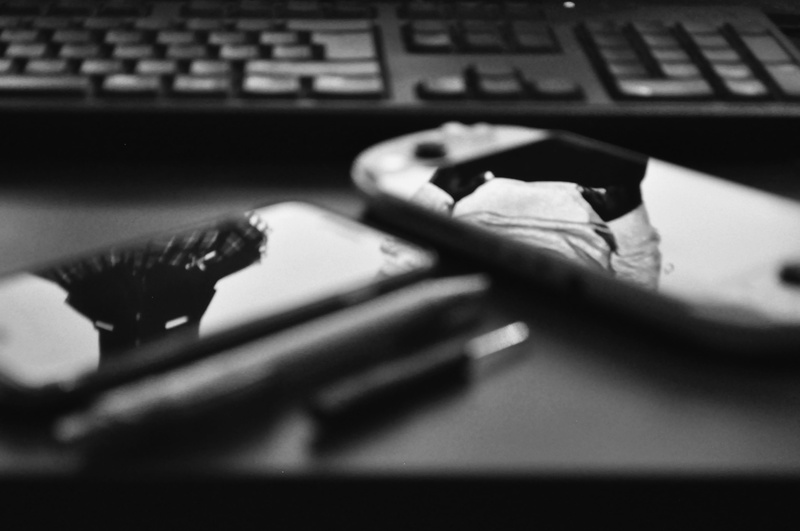 laptop, table, monochrome, wireless technology, business, electronic, shadow, Chuunibyou, iPhone 6, technology, computer, device, studio shot, Kendrick Lamar
