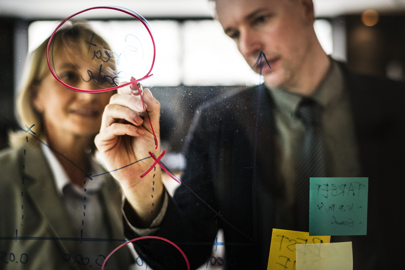creativity, focus on foreground, glass - material, communication, briefing, text, indoors, closeup, brainstorming, corporate, european, front view, colleagues