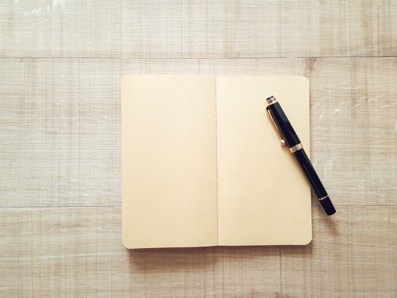 table, high angle view, wooden surface, office, pen, fountain pen, notebook, 4K, top, nib, black color, directly above, memo, two objects, office supply