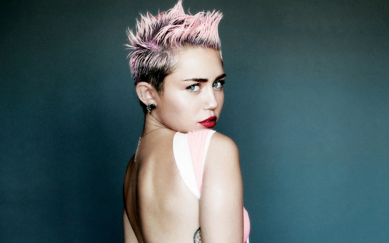 blue eyes, celebrities, back, miley cyrus, bare back, blue, short, star, eyes, 2K, bare, miley, cyrus, hair, woman, short hair, photography