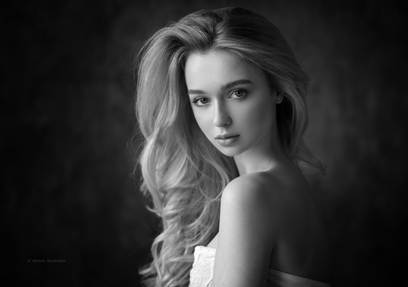 young women, black background, long hair, headshot, monochrome, blond hair, beautiful woman, face, young adult, indoors, simple background, women, adult
