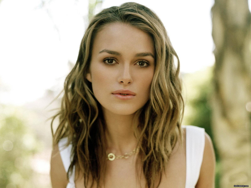 keira knightley, long, celebrities, necklace, star, 720P, field, blonde, depth of field, photography, face, long hair, knightley, depth, keira, hair
