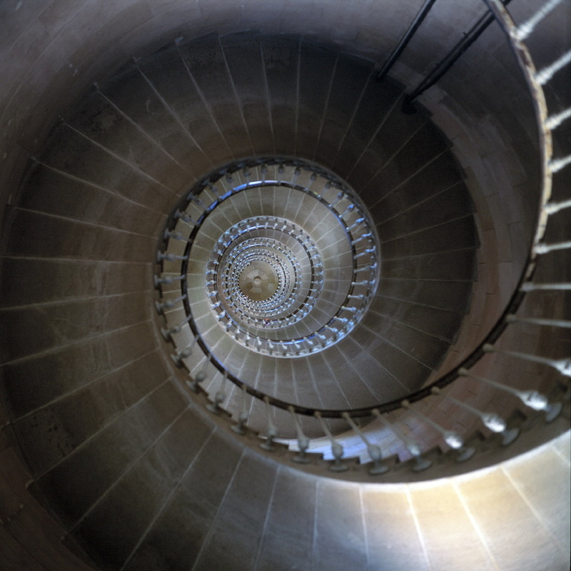 travel, descend, 1080P, directly above, staircase, absence, lighthouse stairs, pattern, path, curve, day, indoors, tourism, circular, railing, architecture