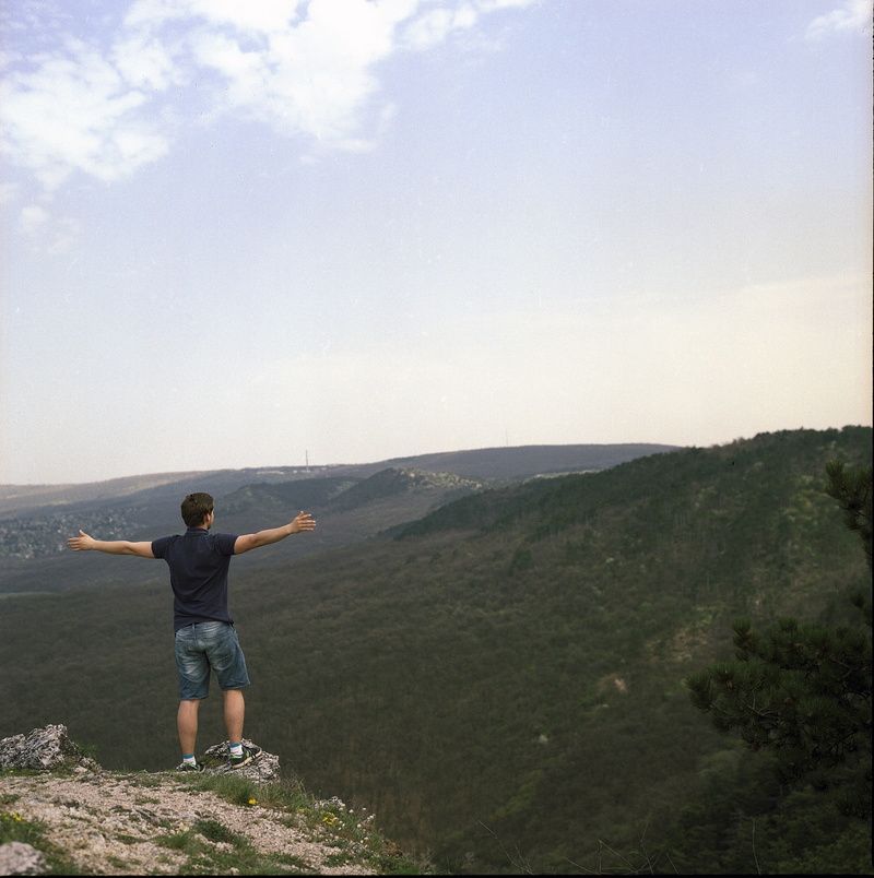 one Person, casual clothing, 5K, sky, men, sitting, dom, human arm, backpack, lifestyles, adventure, healthy, adult, day, limb, resting, looking at view