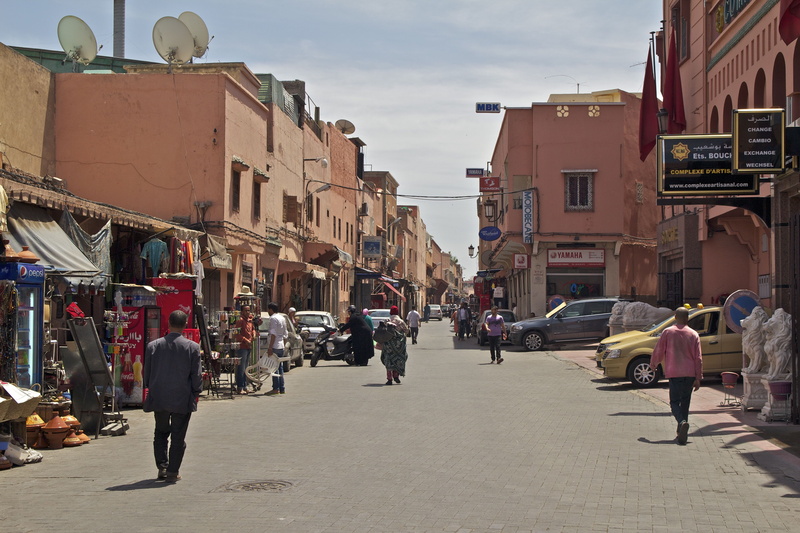 motor vehicle, north africa, men, car, morocco, city life, street, large group of people, crowd, marrakech, buildings, building, live, land vehicle, daytime