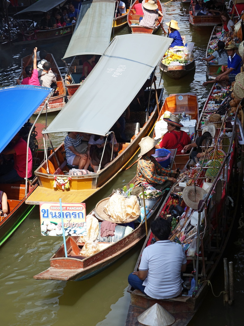 river, bangkok, attraction, water, vendor, people, sunny, for sale, women, choice, floating, thai, small business, variation, outdoors, real people, nautical vessel