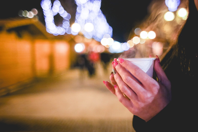 finger, room for text, leisure activity, wine, one Person, punch, Christmas Markets, adult, girl, human body part, lifestyles, refreshment, holding, hand