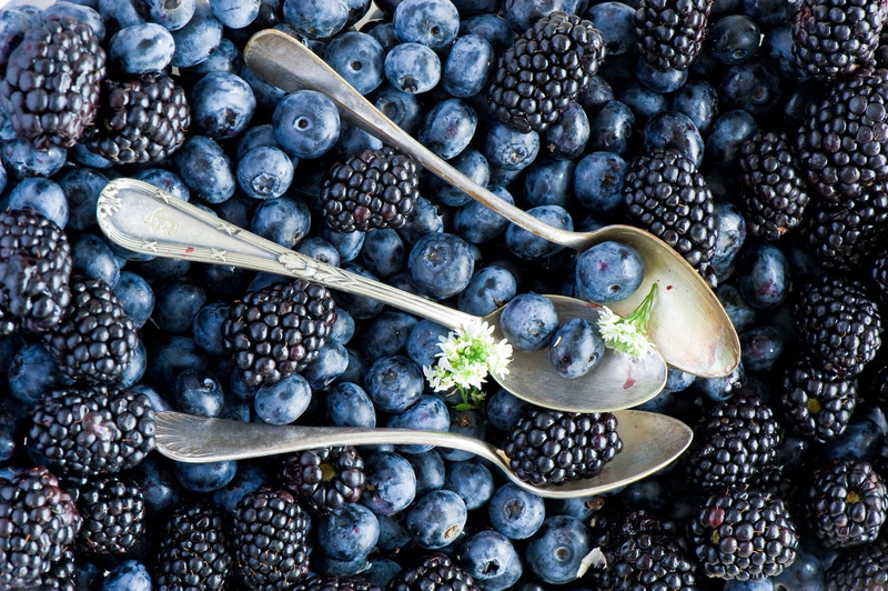 berry fruit, blueberries, berries, kitchen utensil, fruit, blueberry, 1080P, day, blackberry - fruit, black color, blackberries, abundance, spoons, food
