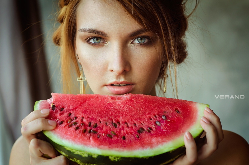 adult, beauty, holding, beautiful people, healthy eating, 500px, one person, food and drink, hair, 1080P, fruit, teenager, young adult, headshot, looking at camera