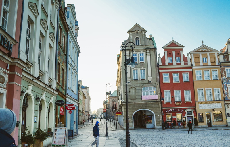 cafes, street, nature, guy, guys, winter, clear sky, poland, lifestyles, площа, spring, sky, 4K, men, outdoors, architektura, building exterior, poznań