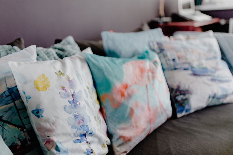 cozy, domestic room, home decor, pattern, bedroom, pillow, focus on foreground, bed, absence, furniture, room, decor, messy, linen, decorations, clothing