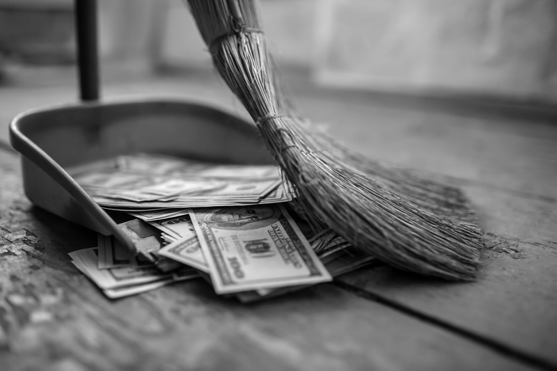 lost, finance and economy, selective focus, paper currency, money, business, wood - material, finance, inecesarios costs, focus on foreground, close-up