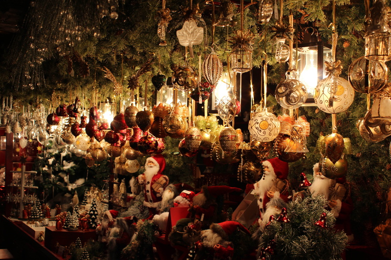 christmas decoration, christmas ornament, market, business, choice, plant, group of people, illuminated, collection, arrangement, lot, hanging, toy, christmas market