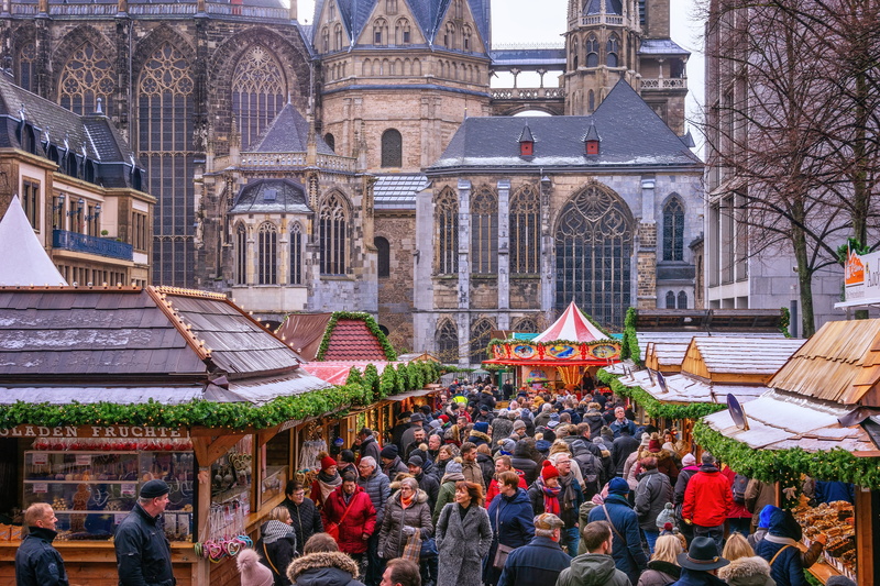 winter, spirituality, mass, advent, mood, leisure activity, religion, carousel, women, adult, christmas market, men, lifestyles, buden, cold, aachen, romantic