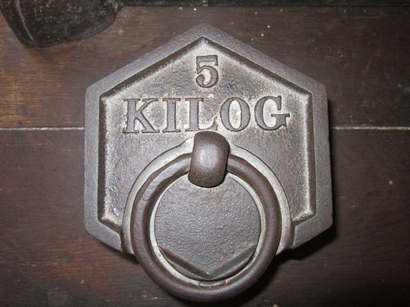 no people, weigh, design, table, wood, safety, Kilogram, antique, protection, close-up, still life, Five, architecture, old-fashioned, metric, door, day
